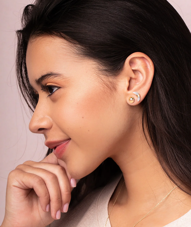 
                
                    Load image into Gallery viewer, Crescent Moon Stud Earrings
                
            